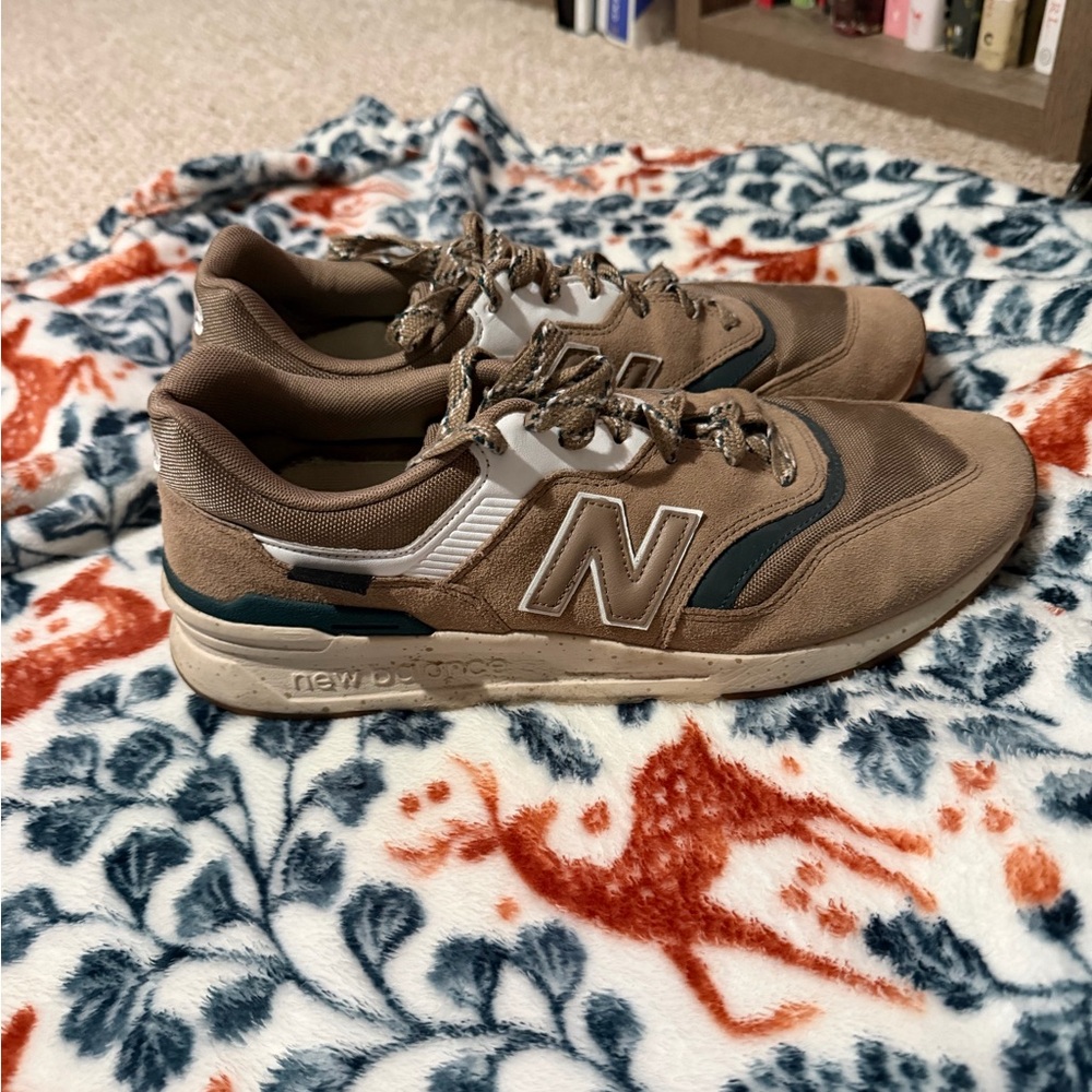 New Balance Men's Brown Mushroom Trek Sneakers